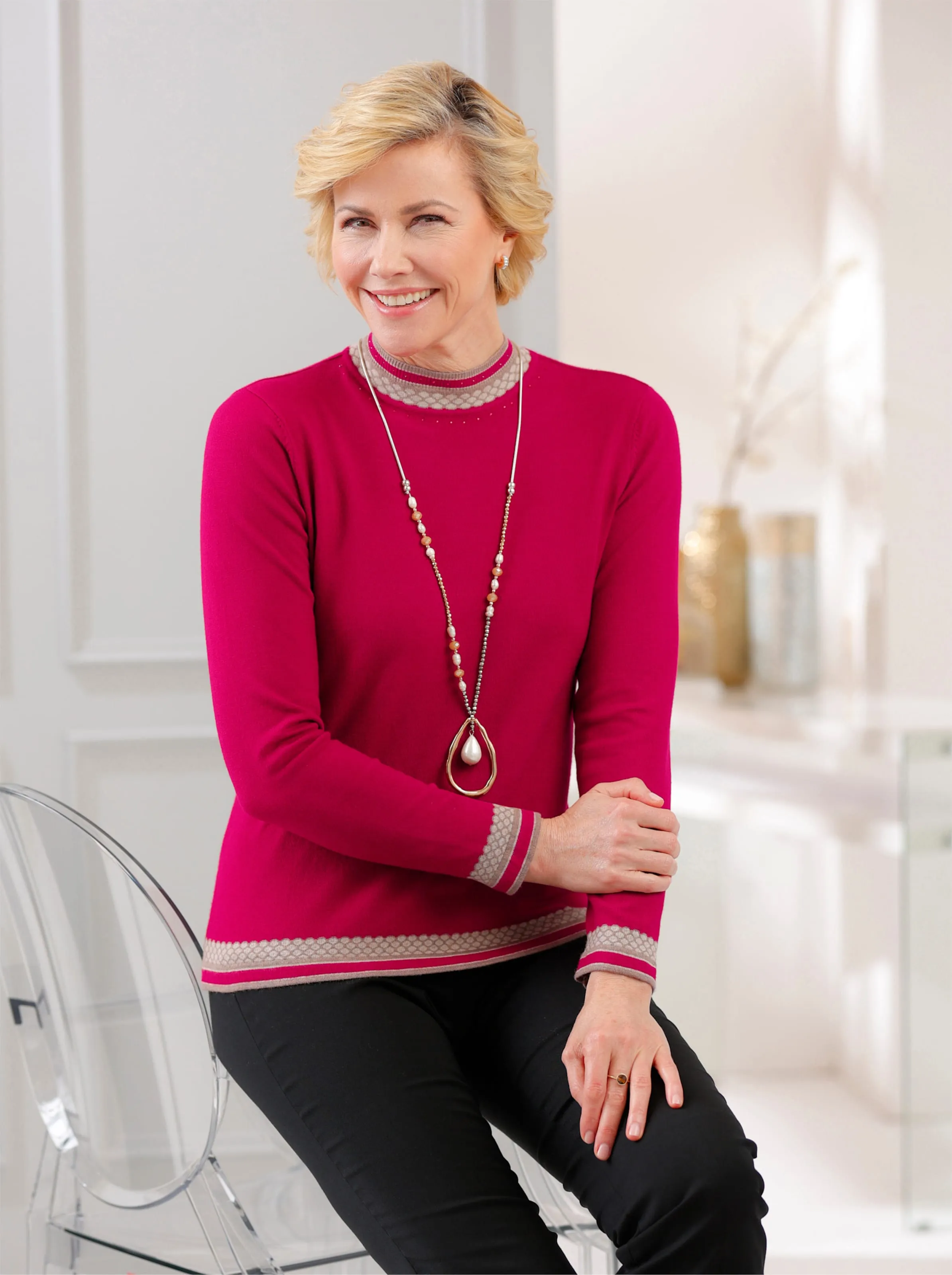 Pullover in kirsche
